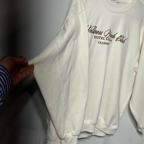 Oversized crew neck sweatshirt. Size XL. Cream/brown. “Wellness beach club”. - Picture 3 of 9